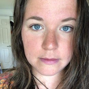 Meet your Posher, Cynthia